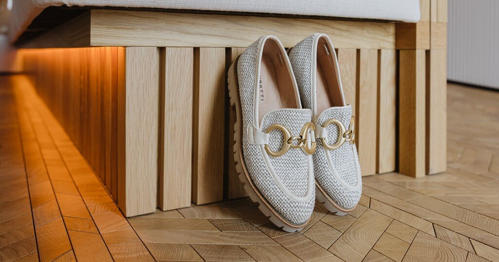 CHAUSSURES PLATES