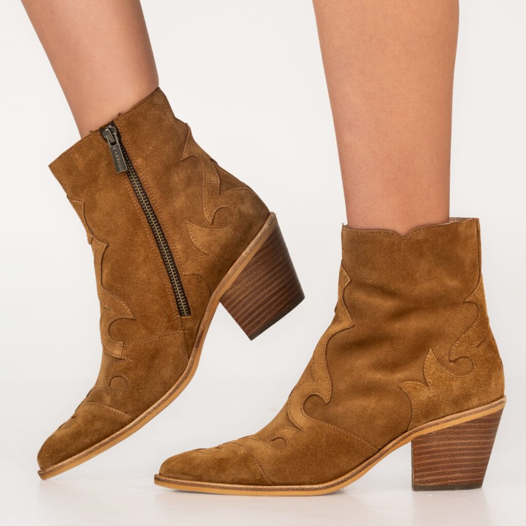 s1698e-camel