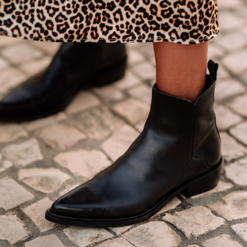 s1743a-noir